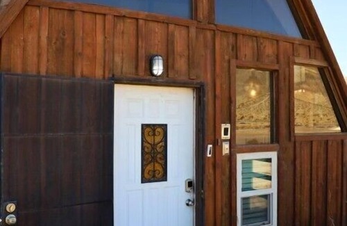 Barstow Casa | Eccentric Brown Bear Dome