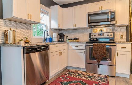 Greenwood Casa | Eccentric Bungalow East Nash Unique Design