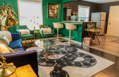 Greenwood Casa | Eccentric Bungalow East Nash Unique Design
