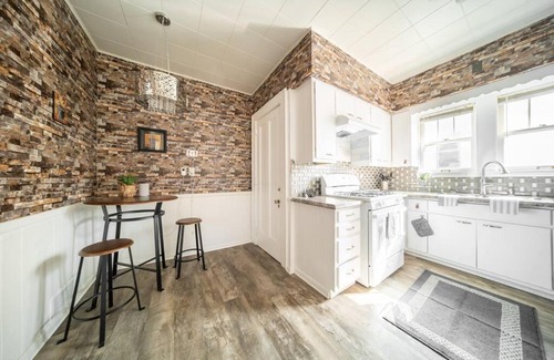 Highland Square Casa | Ecclectic and Fun in Highland Square
