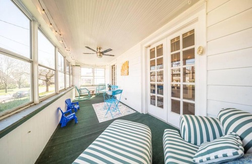 Highland Square Casa | Ecclectic and Fun in Highland Square