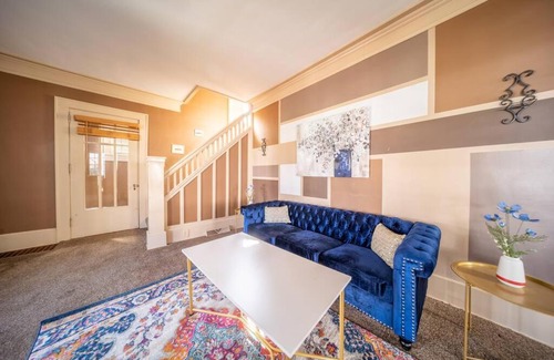Highland Square Casa | Ecclectic and Fun in Highland Square