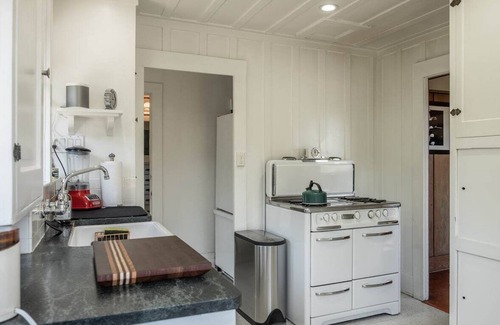 Elysian Heights Casa | Echo Park hunting lodge bungalow w/ mountain views