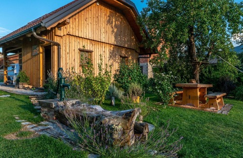 Hrib pri Hinjah Casa | Echo Valley Hillside Holiday Home with Sauna - Two Bedroom Holiday Home with Sauna
