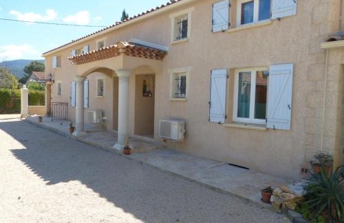 Auriol Casa | Eclats du Sud hébergements "les Lavandes" ou "les Romarins" meublés de tourisme classés 3 étoiles