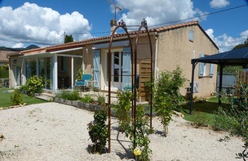Auriol Casa | Eclats du Sud hébergements "les Lavandes" ou "les Romarins" meublés de tourisme classés 3 étoiles