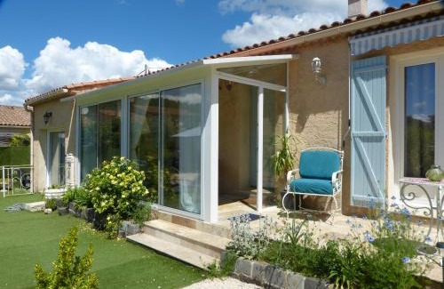 Auriol Casa | Eclats du Sud hébergements "les Lavandes" ou "les Romarins" meublés de tourisme classés 3 étoiles