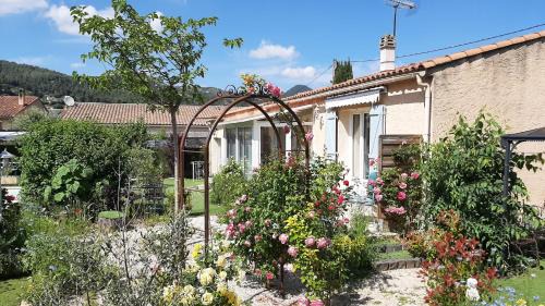 Auriol Casa | Eclats du Sud, villa les Cigales avec piscine, proche Cassis, meublé de tourisme 3 étoiles