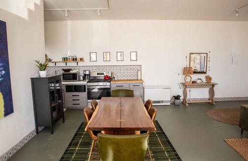 Taos Cabaña | Eclectic, Art-filled Studio with Fantastic Views
