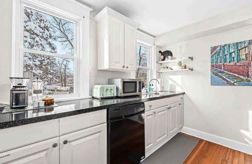 Royal Oak Casa | Eclectic Bungalow in the Heart of Royal Oak