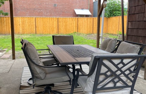 Carlton Casa | Eclectic cottage, steps from downtown