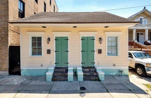 Bywater Casa | Eclectic Double Shotgun|Spacious Private Backyard