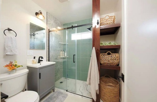 Santa Barbara Beach Apartamento | Eclectic Funk Zone Adjacent Apartment!