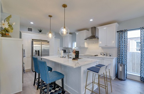 Riverside Terrace Casa | Eclectic Houston Home w/ Pool Table, 5 Mi to Dtwn
