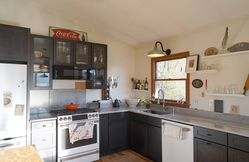 Leicester Casa | Eclectic Mountain Home with Gorgeous Valley View on 7 Acres