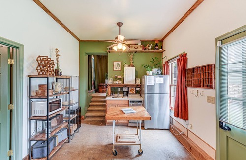 Glencliff Cabaña | Eclectic Nashville Cottage ~ 5 Mi to Downtown!