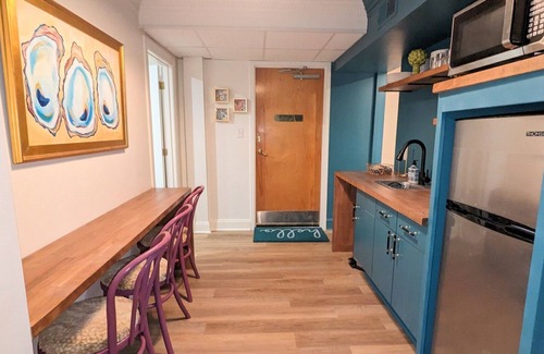 Elizabeth City Apartamento | Eclectic Riverfront Apartment in Downtown Elizabeth City, NC.
