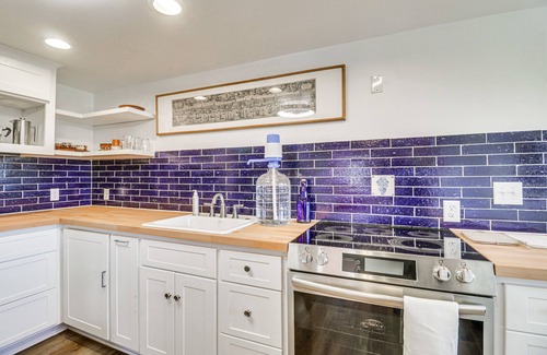 Staunton Casa | Eclectic Stone Cottage, Walk to Downtown Staunton!