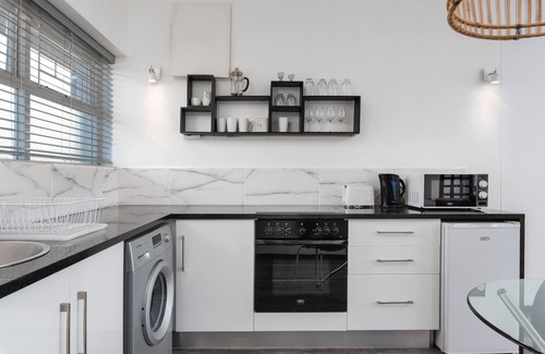 Green Point Apartamento | Eclectic Studio | Walk to Green Point's Best Cafes