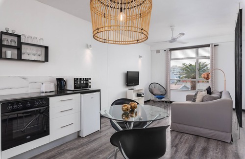 Green Point Apartamento | Eclectic Studio | Walk to Green Point's Best Cafes