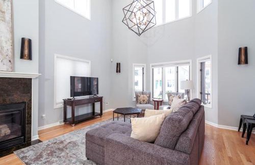 Lower East Side Apartamento | Eclectic Stylish and Cozy Milwaukee Home