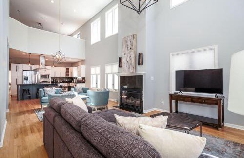 Lower East Side Apartamento | Eclectic Stylish and Cozy Milwaukee Home