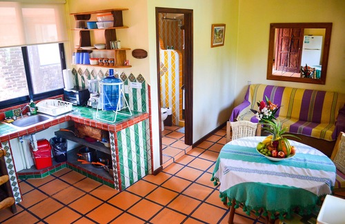 Brisas de Zicatela Apartamento | 1 minuto a la playa, apartamento de 1 dormitorio, jardines y piscina cerrados, yoga
