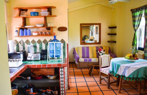 Brisas de Zicatela Apartamento | 1 minuto a la playa, apartamento de 1 dormitorio, jardines y piscina cerrados, yoga