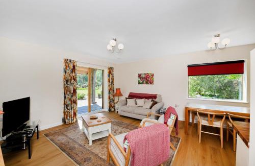 Newark upon Trent Casa | Eco 2-Bed Bungalow with Biodiverse Garden & Solar