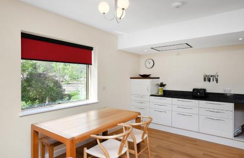 Newark upon Trent Casa | Eco 2-Bed Bungalow with Biodiverse Garden & Solar