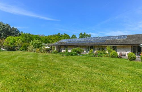 Newark upon Trent Casa | Eco 2-Bed Bungalow with Biodiverse Garden & Solar