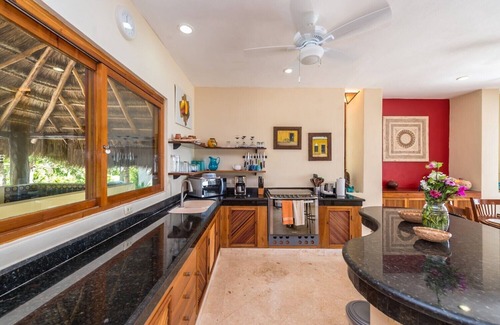 Soliman Bay Villa | Eco-Chic Home justo en la playa a 5 minutos a pie de Casa Cenote