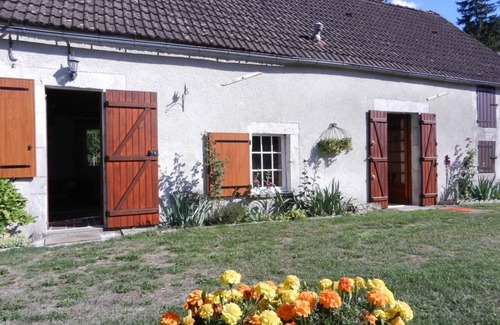 Druyes-les-Belles-Fontaines Cabaña | Eco-friendly self-catering cottage in Burgundy