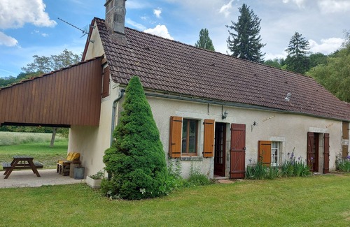 Druyes-les-Belles-Fontaines Cabaña | Eco-friendly self-catering cottage in Burgundy