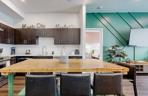 Edgehill Condominio | Eco-Friendly Condo with Shared Seasonal Pool, Balcony, and Free WiFi