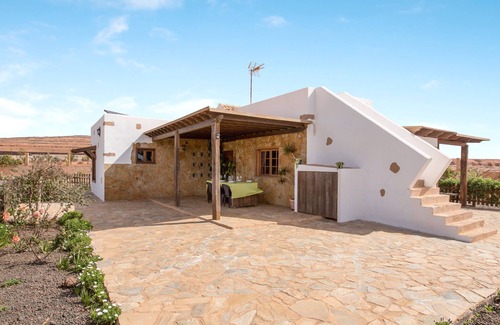 La Ampuyenta Villa | Casa rural ecológica "Laura" con terraza, vistas a la montaña y Wi-Fi