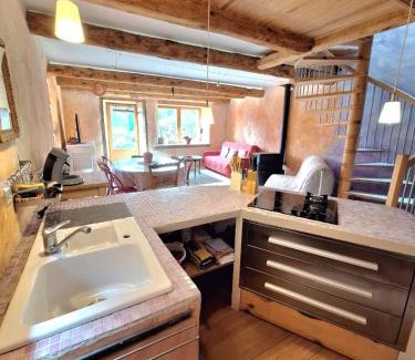 Champagnac-le-Vieux Casa | Eco-gîte panoramique face aux volcans avec ateliers couture bohème en option
