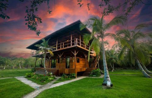 Tierra Oscura Villa | Eco-Lodge Bocas Coral Reef - Over water villa & birds house