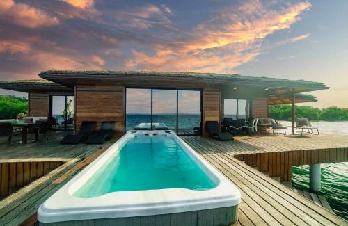 Tierra Oscura Villa | Eco-Lodge Bocas Coral Reef - Over water villa & birds house
