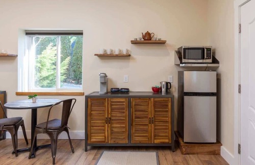 Malvern Hills Casa | Eco-Luxe 1BDR w/ Patio + Free Tix | Near Biltmore