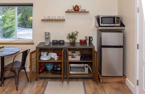 Malvern Hills Casa | Eco-Luxe 1BDR w/ Patio + Free Tix | Near Biltmore