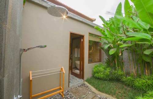 Melayang Villa | Eco-Luxury! 4BR Private Pool Villa in Ubud