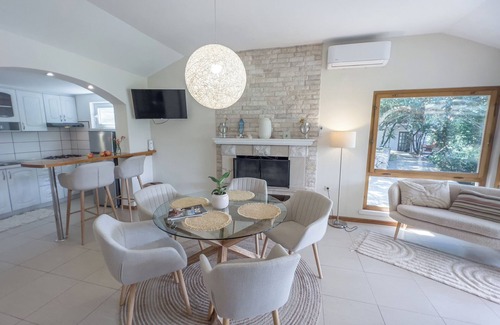 Vela Luka Casa | Casa de piedra de tres dormitorios con frente de playa y playa privada.
