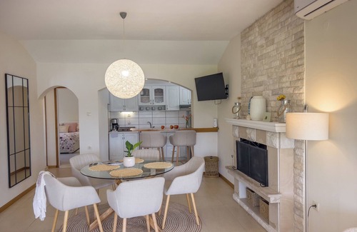 Vela Luka Casa | Casa de piedra de tres dormitorios con frente de playa y playa privada.