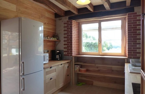 Blomard Cabaña | Casa rural eco restaurada con jardín, juegos para niños y estacionamiento cerca de Néris les Bains