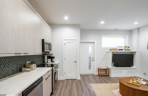 Woodlawn Apartamento | Eco Stay by UChicago, Lakefront & Hyde Park!