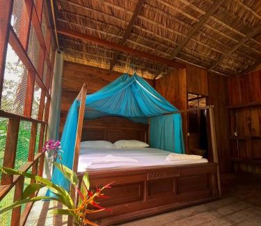 Bahia Solano Casa | Ecohotel Iraka Cabañas Privadas en Selva y Playa