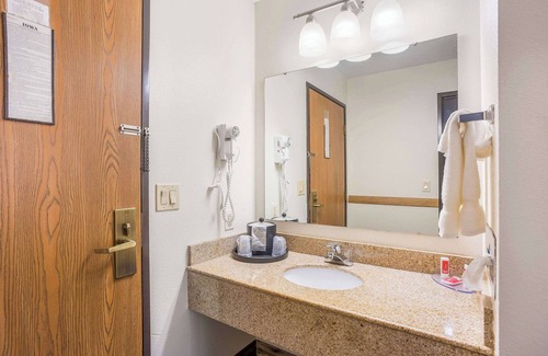 Southwest Area Hotel | Econo Lodge Cedar Rapids