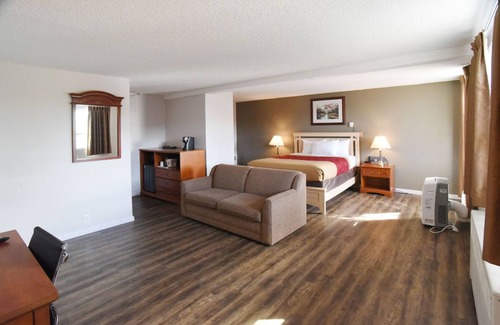 Drumheller Hotel | Econo Lodge Inn & Suites