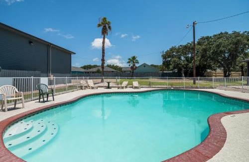 Fulton Hotel | Econo Lodge Inn & Suites Fulton - Rockport